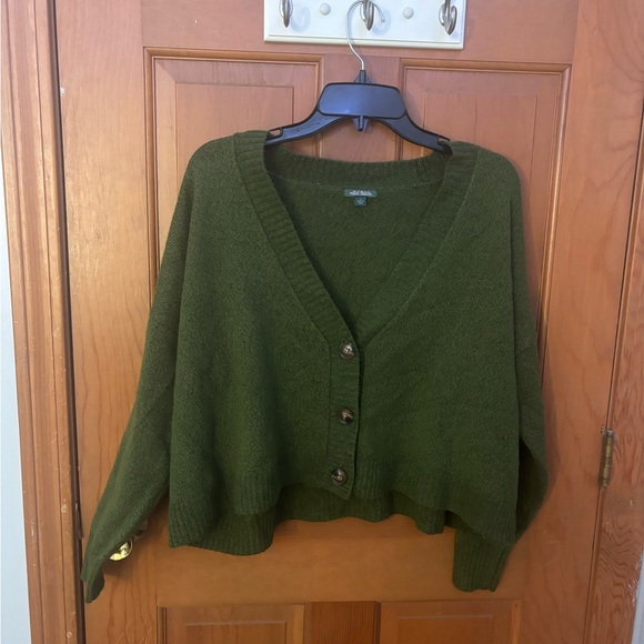wild fable Tops - Wild Fable large green cardigan v neck sweater with 3 buttons